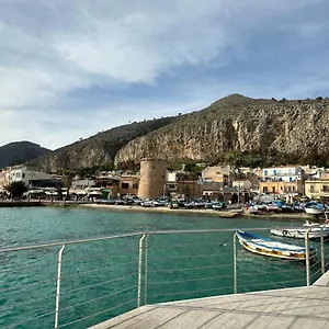 Casa Giorgia Mondello , Palermo Italia